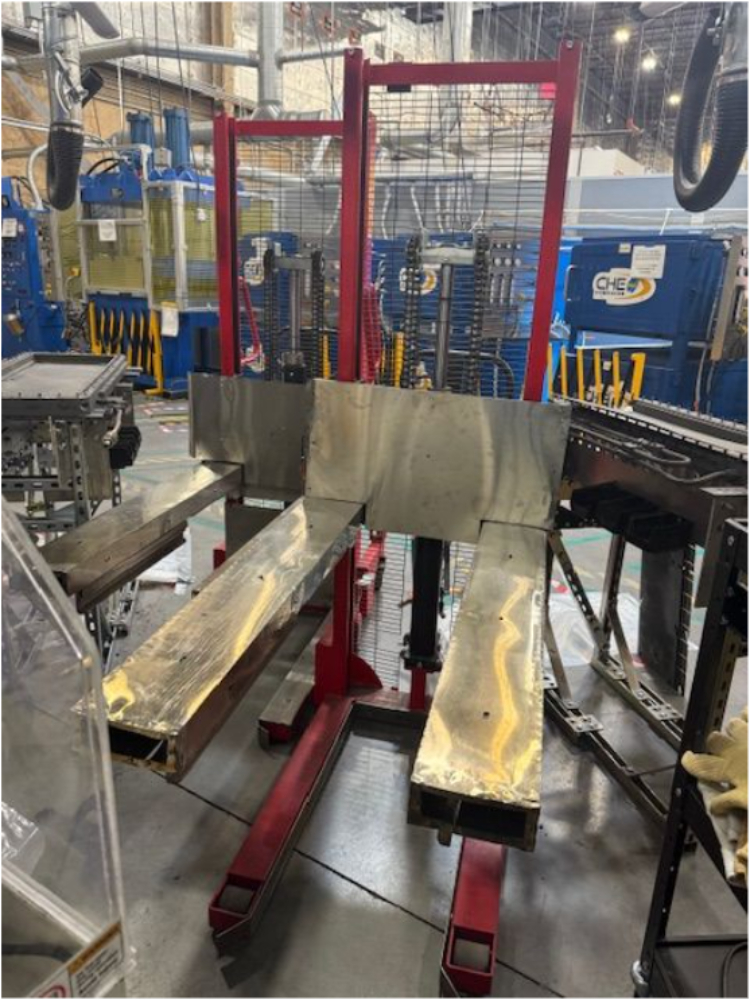 Image of Dayton Manual Hydraulic Forklifts - Quantity 2